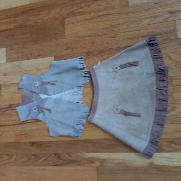 Girls Tan and Brown, Weathered Look, Leather with Fringe, VintageCowGirl Costume - Picture 16 of 16